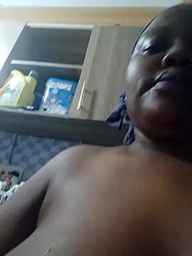 Snapshot of queennapal chatting on April 13, 2026, 10:15 pm queennapal online show from April 13, 2026, 10:15 pm