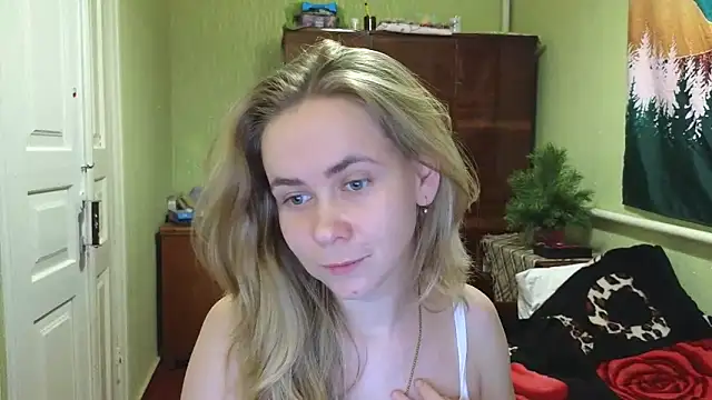 Riley Roo online show from December 19, 2024, 5:08 pm