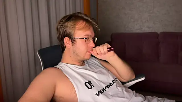 Snapshot of kiopiggy chatting on November 28, 2025, 3:53 am kiopiggy online show from November 28, 2025, 3:53 am