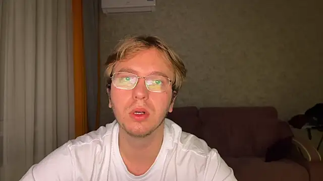 Snapshot of kiopiggy chatting on November 29, 2025, 10:46 pm kiopiggy online show from November 29, 2025, 10:46 pm