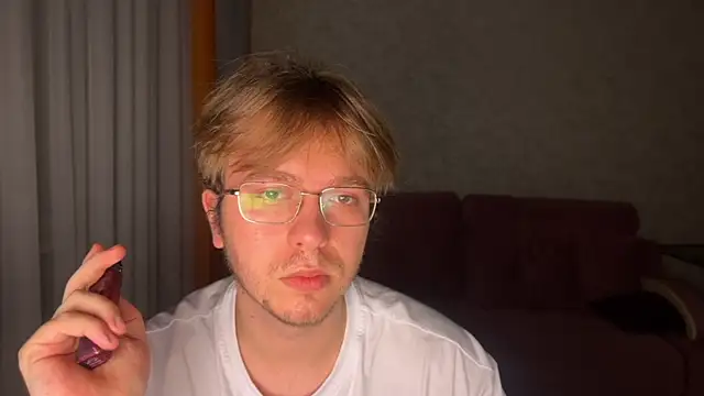 Snapshot of kiopiggy chatting on December 2, 2025, 7:53 pm kiopiggy online show from December 2, 2025, 7:53 pm