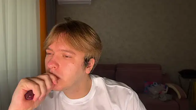 Snapshot of kiopiggy chatting on December 14, 2025, 12:32 pm kiopiggy online show from December 14, 2025, 12:32 pm