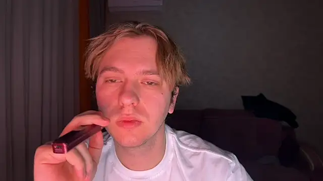 Snapshot of kiopiggy chatting on December 17, 2025, 4:35 pm kiopiggy online show from December 17, 2025, 4:35 pm