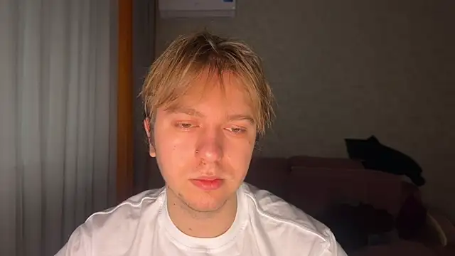 Snapshot of kiopiggy chatting on December 19, 2025, 5:25 am kiopiggy online show from December 19, 2025, 5:25 am