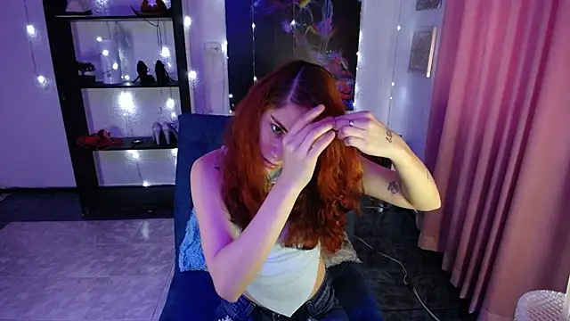 Snapshot of IsaBaileys_ chatting on February 6, 2025, 7:07 pm IsaBaileys online show from February 6, 2025, 7:07 pm