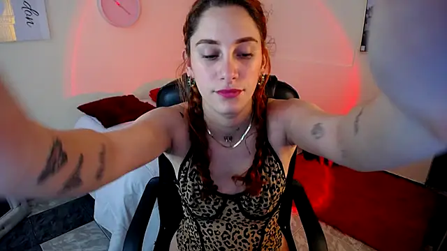 Snapshot of IsaBaileys_ chatting on February 26, 2025, 9:48 pm IsaBaileys online show from February 26, 2025, 9:48 pm