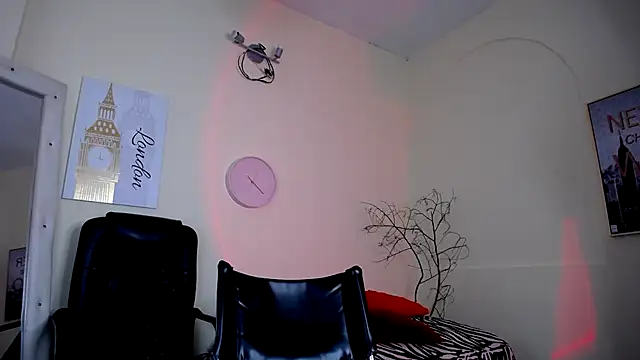 Snapshot of IsaBaileys_ chatting on March 13, 2025, 10:21 pm IsaBaileys online show from March 13, 2025, 10:21 pm