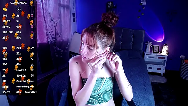 IsaBaileys  online show from November 4, 2025, 8:19 pm