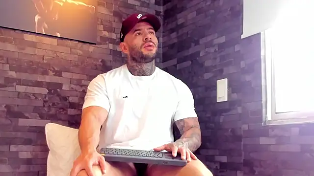 Snapshot of BruceDallas chatting on February 2, 2026, 9:13 pm BruceDallas online show from February 2, 2026, 9:13 pm