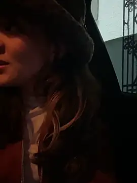 Snapshot of emily_amaya chatting on December 21, 2024, 3:47 am emily amaya online show from December 21, 2024, 3:47 am