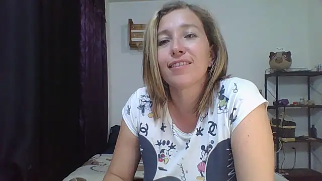 Snapshot of charlott_ponce chatting on December 11, 2024, 2:30 am charlott ponce online show from December 11, 2024, 2:30 am