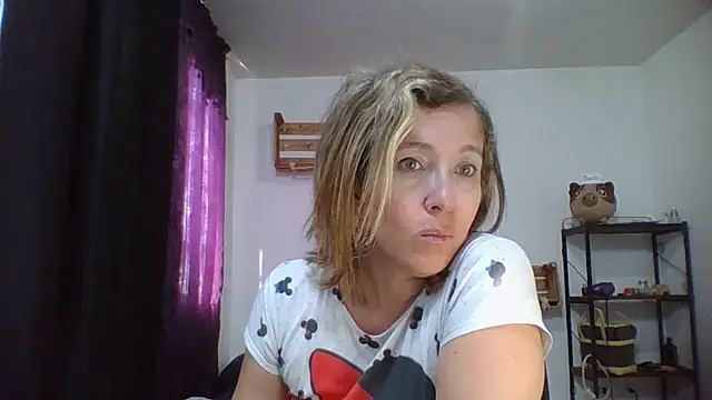 Snapshot of charlott_ponce chatting on December 18, 2024, 6:25 pm charlott ponce online show from December 18, 2024, 6:25 pm