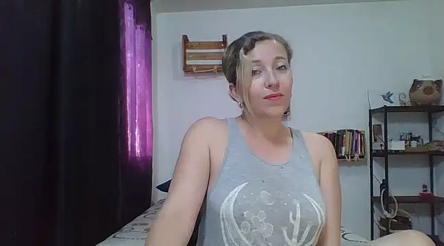 Snapshot of charlott_ponce chatting on February 14, 2025, 6:51 pm charlott ponce online show from February 14, 2025, 6:51 pm
