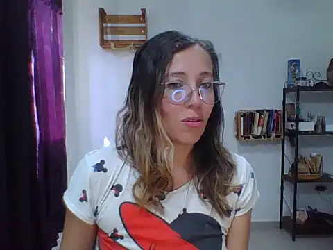 Snapshot of charlott_ponce chatting on October 24, 2025, 6:37 pm charlott ponce online show from October 24, 2025, 6:37 pm