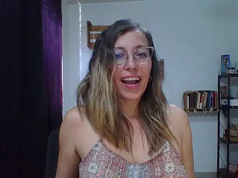 Snapshot of charlott_ponce chatting on October 26, 2025, 4:35 pm charlott ponce online show from October 26, 2025, 4:35 pm