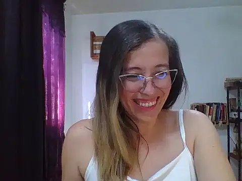 Snapshot of charlott_ponce chatting on November 20, 2025, 6:29 pm charlott ponce online show from November 20, 2025, 6:29 pm