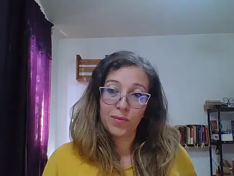 Snapshot of charlott_ponce chatting on December 3, 2025, 6:28 pm charlott ponce online show from December 3, 2025, 6:28 pm