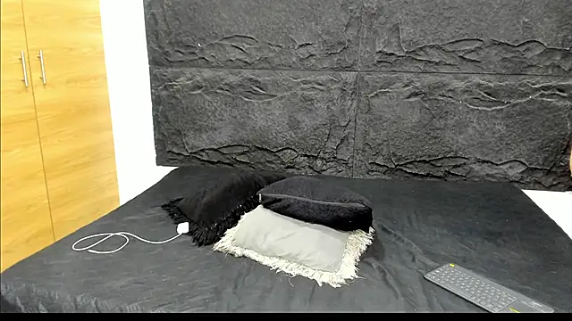 Snapshot of emakross chatting on June 11, 2026, 10:30 pm emakross online show from June 11, 2026, 10:30 pm