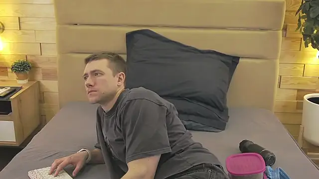 EthanPinkman online show from April 15, 2026, 4:52 am