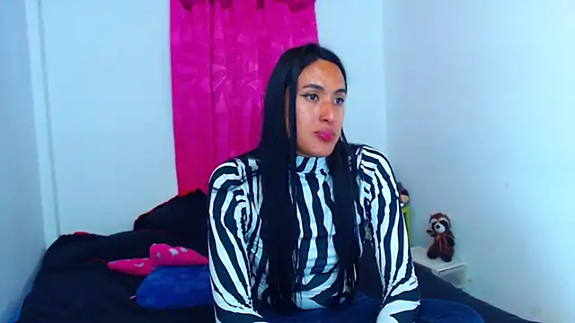 misss estrella online show from November 22, 2025, 7:57 pm