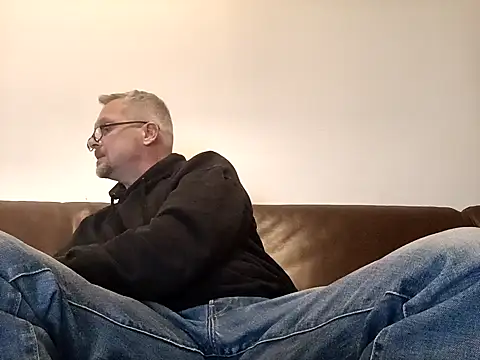 Snapshot of Heidemensch chatting on January 28, 2025, 7:10 pm Heidemensch online show from January 28, 2025, 7:10 pm