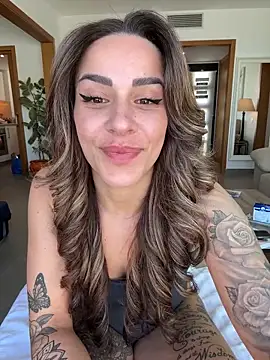 Snapshot of Alisa-Marie chatting on April 15, 2026, 10:55 am Alisa-Marie online show from April 15, 2026, 10:55 am