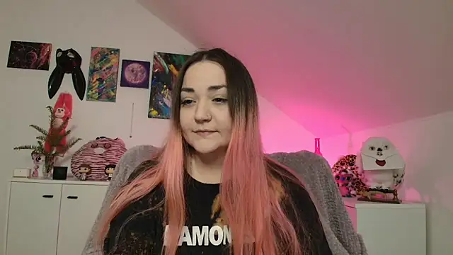 PinkHurricaneOfficial online show from April 10, 2026, 2:33 pm