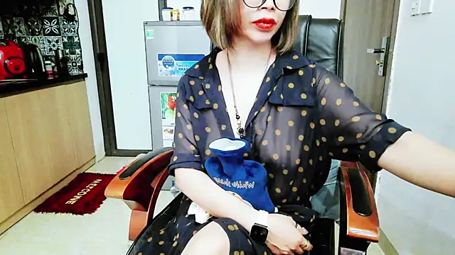 Miu-Le online show from November 23, 2025, 7:02 pm