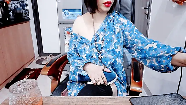 Snapshot of Miu-Le chatting on February 10, 2026, 9:19 pm Miu-Le online show from February 10, 2026, 9:19 pm