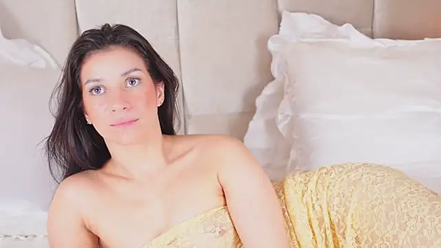 KiraKayleigh1 online show from February 24, 2025, 7:41 pm