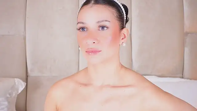 KiraKayleigh1 online show from March 7, 2025, 3:08 am