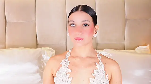 KiraKayleigh1 online show from November 30, 2025, 12:47 am