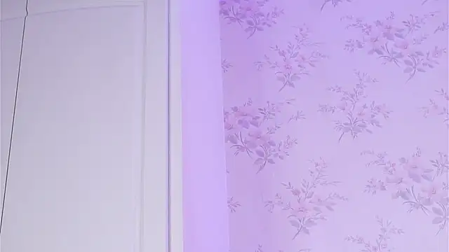 ClaraHazel online show from November 13, 2025, 6:56 am