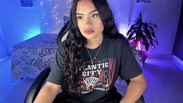 Riana Kean online show from November 15, 2025, 4:32 am