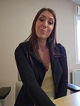 Snapshot of Lib_ertine32 chatting on April 10, 2026, 10:09 am Lib ertine32 online show from April 10, 2026, 10:09 am