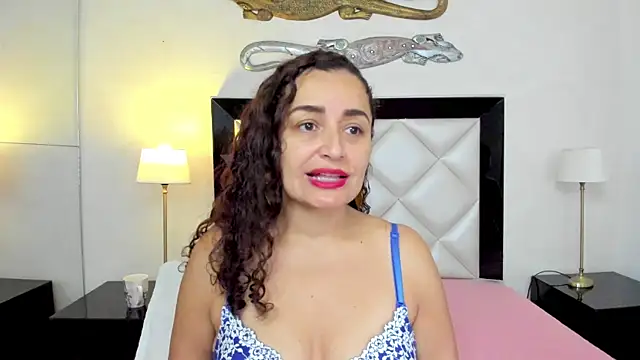 Snapshot of _luna__sweet_ chatting on February 20, 2025, 3:12 am luna sweet online show from February 20, 2025, 3:12 am