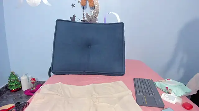 Snapshot of _luna__sweet_ chatting on November 11, 2025, 1:27 am luna sweet online show from November 11, 2025, 1:27 am