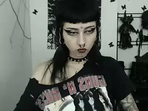 Snapshot of n0sferatus__ chatting on September 12, 2025, 4:23 am n0sferatus   online show from September 12, 2025, 4:23 am