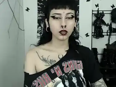 Snapshot of n0sferatus__ chatting on September 13, 2025, 4:01 am n0sferatus   online show from September 13, 2025, 4:01 am