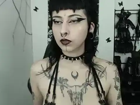 Snapshot of n0sferatus__ chatting on October 4, 2025, 2:42 am n0sferatus   online show from October 4, 2025, 2:42 am