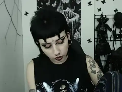 Snapshot of n0sferatus__ chatting on October 25, 2025, 1:02 am n0sferatus   online show from October 25, 2025, 1:02 am