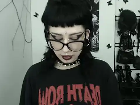 Snapshot of n0sferatus__ chatting on December 21, 2025, 3:57 am n0sferatus online show from December 21, 2025, 3:57 am