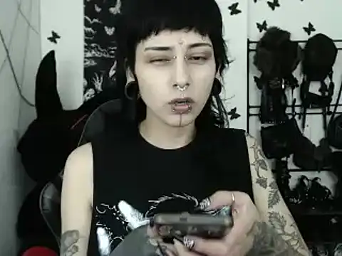 Snapshot of n0sferatus__ chatting on February 1, 2026, 2:10 am n0sferatus online show from February 1, 2026, 2:10 am