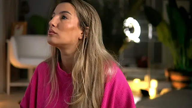 KellyMathews online show from October 3, 2025, 2:08 am