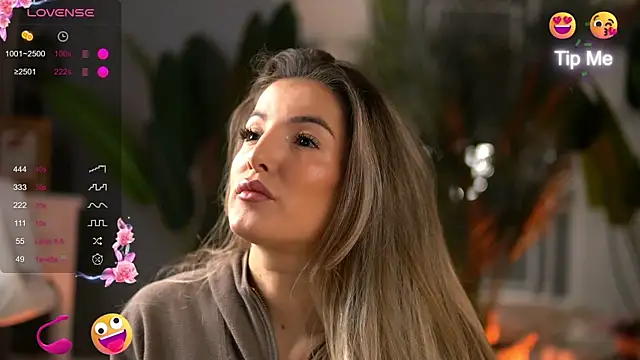 KellyMathews online show from October 11, 2025, 2:22 am