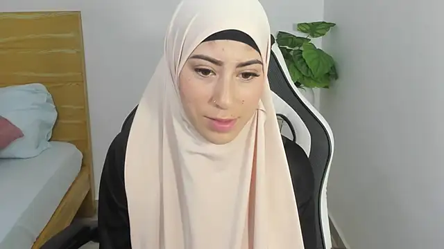 Snapshot of chaymae_nah_ chatting on February 11, 2025, 3:18 pm chaymae nah online show from February 11, 2025, 3:18 pm