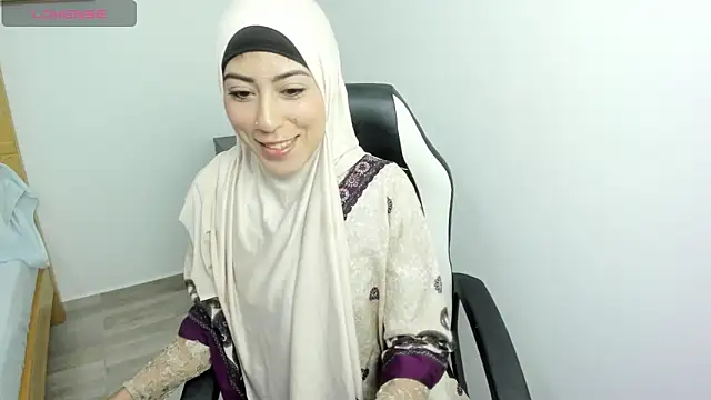 Snapshot of chaymae_nah_ chatting on March 10, 2025, 12:37 pm chaymae nah online show from March 10, 2025, 12:37 pm