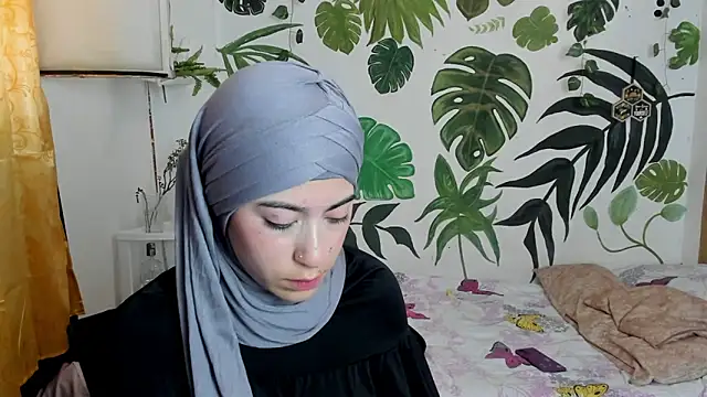 chaymae nah  online show from October 21, 2025, 6:41 pm