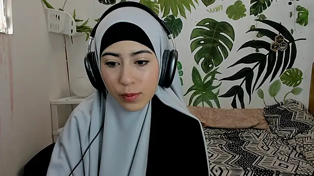 chaymae nah  online show from October 27, 2025, 2:54 pm