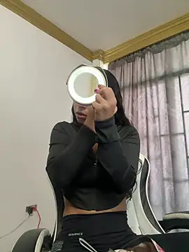 bella-black online show from April 10, 2026, 12:32 pm